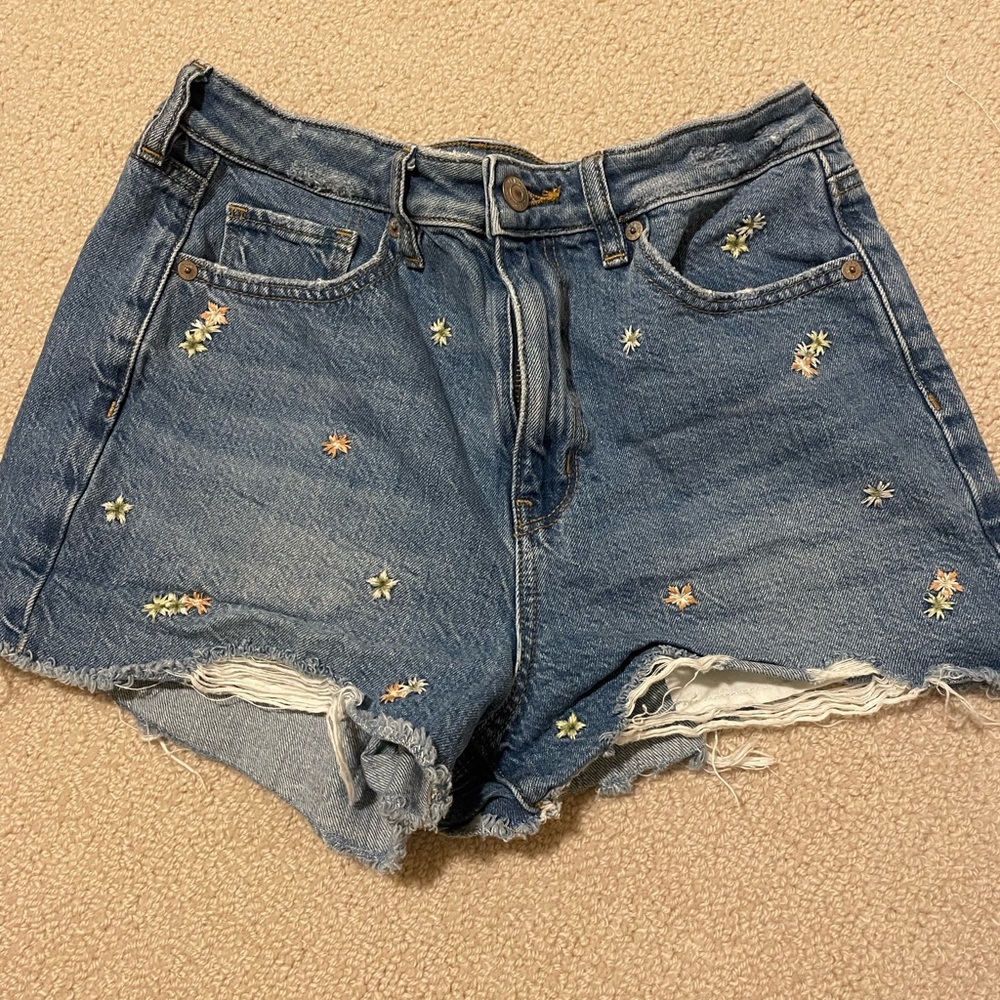 american eagle denim shorts, barely worn size 4